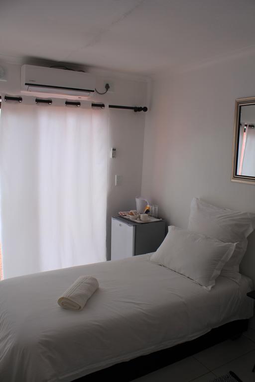 Niilo'S Guesthouse Rundu Exteriör bild